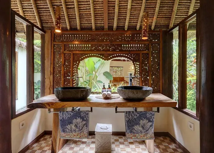 Rumah Kelapa Sepi * Karangasem
